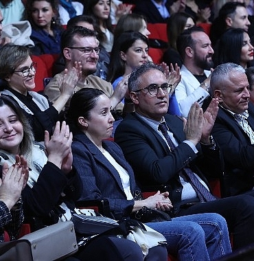 agora-senfoni-orkestrasi-piyano-festivalinde-sokak-hayvanlari-icin-sahne-aldi.jpg