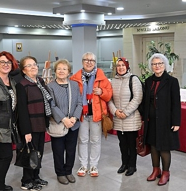 baskan-zeyrek-kalem-kagit-murekkep-ile-siir-yolculugu-sergisini-acti.jpg