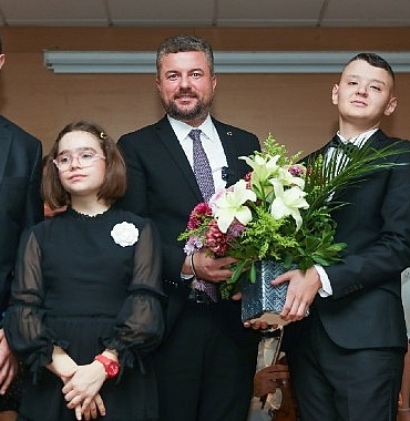 dunyanin-en-buyuk-otizm-orkestrasi-bucalilari-buyuledi.jpg