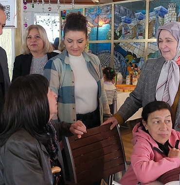 engelli-bireyler-yilbasi-partisinde-eglendi.jpg