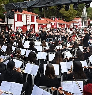 gelecegin-muzisyenleri-kepezde-sahne-aldi.jpg
