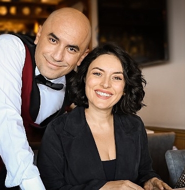 giray-altinok-ve-ezgi-molayi-basrollerinde-bulusturan-baska-bir-sen-cok-yakinda-disneyta-izleyicilerle-bulusacak.jpg