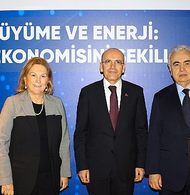 iicec-konferansi-ekonomik-buyume-ve-enerji-gelecegin-ekonomisini-sekillendirmek-temasiyla-duzenlendi.jpg