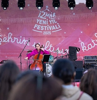 izmirin-en-neseli-festivali-basladi.jpg