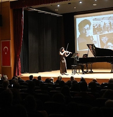 kadin-gizemi-sergisi-sanatseverlerle-bulustu.jpg