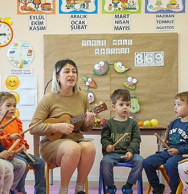 konakta-mutlu-cocuklar-oyun-evleri-ile-cocuklar-da-anneler-de-mutlu.jpg