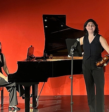 mem-genc-sahnede-keman-ve-piyano-bulusmasi.jpg
