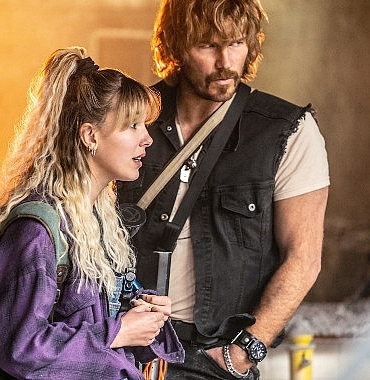 netflix-basrollerini-millie-bobby-brown-ve-chris-prattin-paylastigi-russo-kardesler-imzali-sanal-ulkenin-resmi-fragmanini-paylasti.jpg