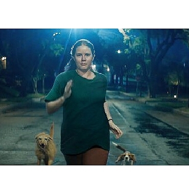 oscar-adayi-oyuncu-amy-adamsin-basrolunde-yer-aldigi-nightbitch-filminden-fragman-yayinlandi.jpg