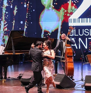piyano-festivalinde-tango-ruzgari-esti.jpg