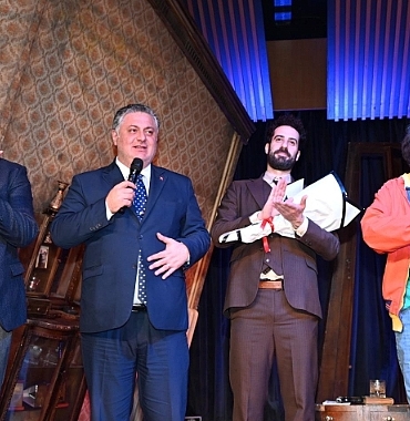 sehrin-tiyatrosu-yalova-seyircisiyle-bulustu.jpg