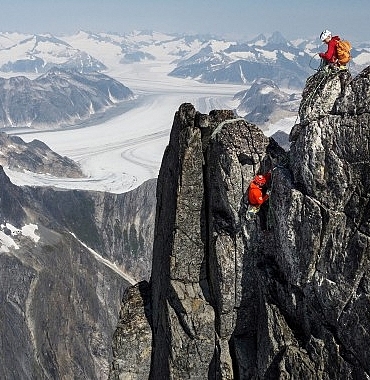 tum-zamanlarin-en-buyuk-dagcilarindan-alex-honnold-ve-tommy-caldwellin-nefes-kesici-yolculugunu-konu-alan-seytana-karsi-8-aralik-pazar-21-00de-national-geo.jpg