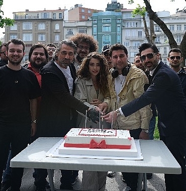 yeniden-baslamak-27-aralik-2024te-sinemalarda.jpg
