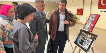 egeli-iletisimciler-kolajlarini-sergiledi.jpg