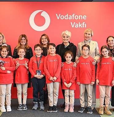 vodafone-vakfi-danisma-kurulu-uyeleri-gelecegin-yapay-zeka-yildizlariyla-bulustu.jpg