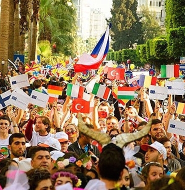 7den-70e-dunyanin-tum-renkleri-karnaval-coskusunu-13uncu-kez-yasayacak.jpg