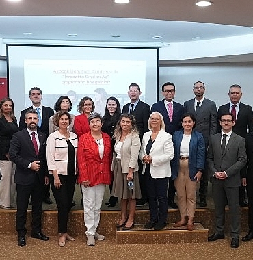 akbank-donusum-akademisinden-kobilerin-dijital-ve-yesil-donusum-sureclerine-destek.jpg