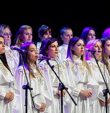 antakya-medeniyetler-korosu-6-subat-icin-yenisehirde-sahne-aldi.jpg