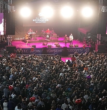 aydin-buyuksehir-belediye-baskani-ozlem-cercioglu-vatandaslari-kultur-ve-sanat-etkinlikleri-ile-bulusturmaya-devam-ediyor.jpg