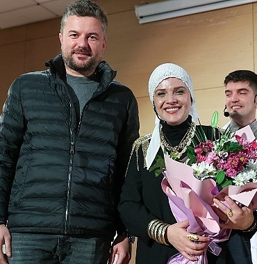 bucada-sahnelenen-taksiratli-sekibe-oyunu-izleyenlerden-tam-not-aldi.jpg