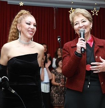 burhaniye-belediyesi-kadin-korosu-ilk-konserini-duzenledi.jpg