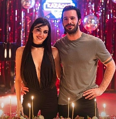 disneyin-hande-ercel-ve-baris-arducun-basrollerinde-yer-aldigi-aski-hatirla-dizisinin-cekimleri-tamamlandi.jpg