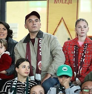 giray-altinok-ve-ezgi-molayi-basrollerinde-bulusturan-baska-bir-senden-yeni-tanitim-yayinlandi.jpg