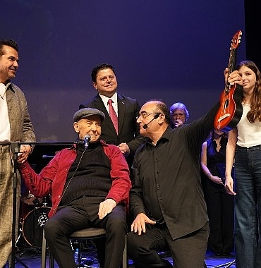 ilhan-sesenin-55-sanat-yili-kadikoyde-kutlandi.jpg