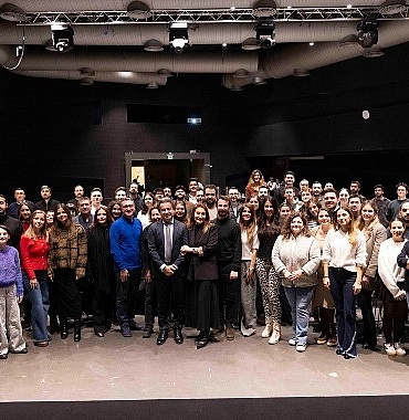 microsoft-turkiye-ve-boyner-is-birliginde-duzenlenen-hackathonda-yapay-zeka-ile-yaraticiligin-sinirlari-asildi.jpg