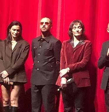 altin-portakal-nisanini-tasiyan-saadet-isil-aksoy-confidente-filmiyle-berlindeydi.jpg