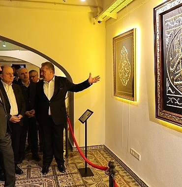 baskan-altay-tum-konyalilari-mukaddes-emanetler-sergisini-gormeye-davet-etti.jpg