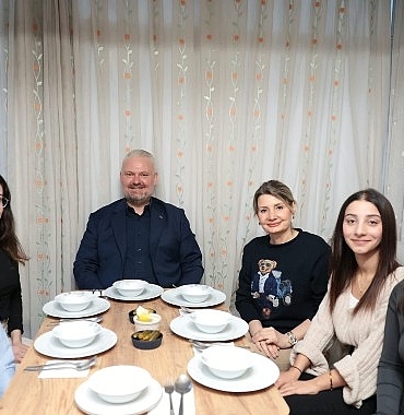baskan-pehlivan-ogrencilerin-iftar-sofrasina-konuk-oldu.jpg