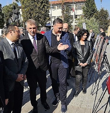 deprem-haftasinda-golcukte-anlamli-sergi.jpg