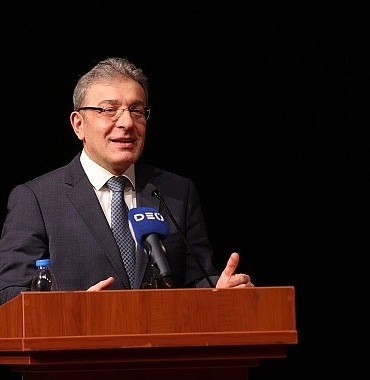 deude-tiyatro-coskusu-muhsin-ertugrul-ve-suat-taser-odulleri-sahiplerini-buldu.jpg