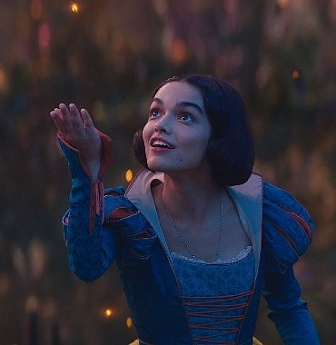 disneyin-buyulu-dunyasindan-pamuk-prenses-21-martta-sinemalarda.jpg