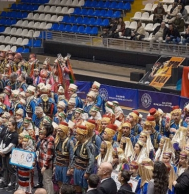 edremit-belediyesi-halk-oyunlari-ekibi-il-birincisi-oldu.jpg