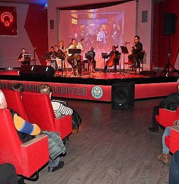 hijazkar-grubunun-bicare-aksamlar-konseri-manisalilarla-bulustu.jpg