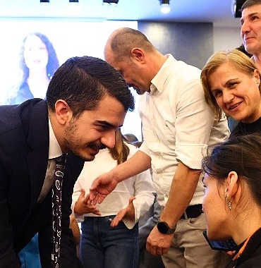 huseyin-can-guner-engelli-yurttaslarla-iftarda-bulustu.jpg