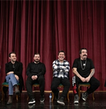 izmir-sehir-tiyatrolari-sanatcilari-genc-tiyatroseverlerin-sorularini-cevapladi.jpg