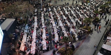 kadir-gecesi-iftarinda-burhaniyeliler-cumhuriyet-meydaninda-bulustu.jpg
