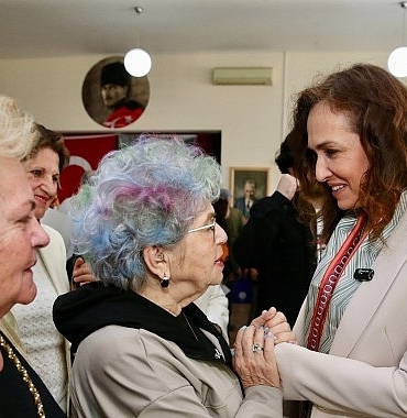 karsiyakada-yaslilara-saygi-haftasinda-nesiller-bulustu.jpg