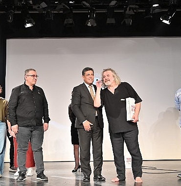 manisada-dunya-tiyatrolar-gunu-coskusu.jpg