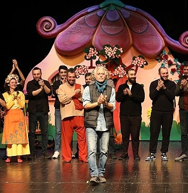 nazim-hikmetin-sevdali-bulutu-seyirciyle-bulustu.jpg