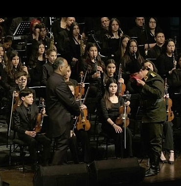 oratoryoda-acilan-turk-bayragi-sehit-ailesine-teslim-edildi.jpg