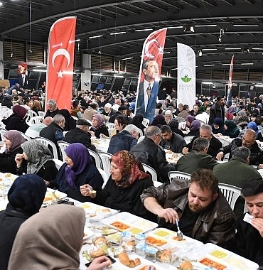 osmangazi-belediyesinin-iftar-sofrasi-doldu-tasti.jpg