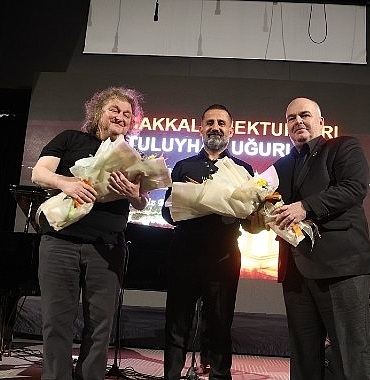piyanist-tuluyhan-ugurludan-canakkale-zaferi-konseri.jpg