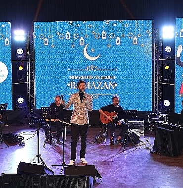 ramazan-etkinliklerinde-iftar-sofrasiyla-birlikte-mehmet-ercan-dinletisi.jpg