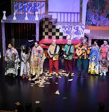 sahlari-da-vururlar-lysada-sahnelendi.jpg