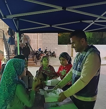 torbali-belediyesinden-camilerde-gul-suyu-ve-lokum-ikrami.jpg