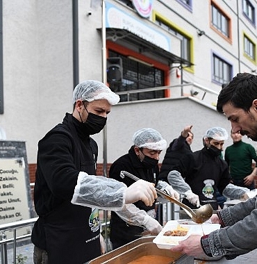 yesilova-mahallesinde-1000-kisilik-iftar-sofrasi.jpg